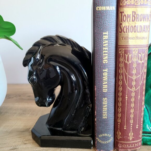 Black and green ceramic horses bookends. - Picture 3 of 11